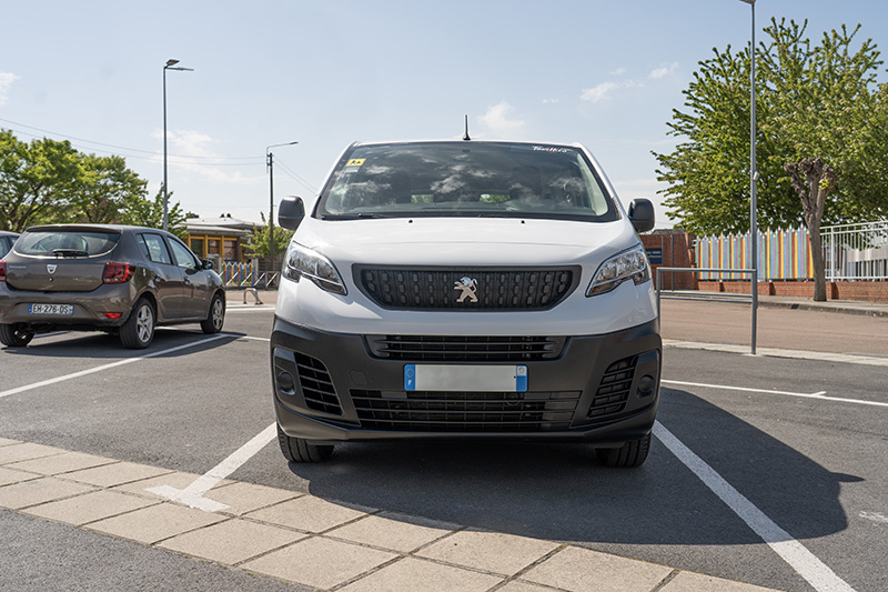 location-peugeot-e-expert-combi-01
