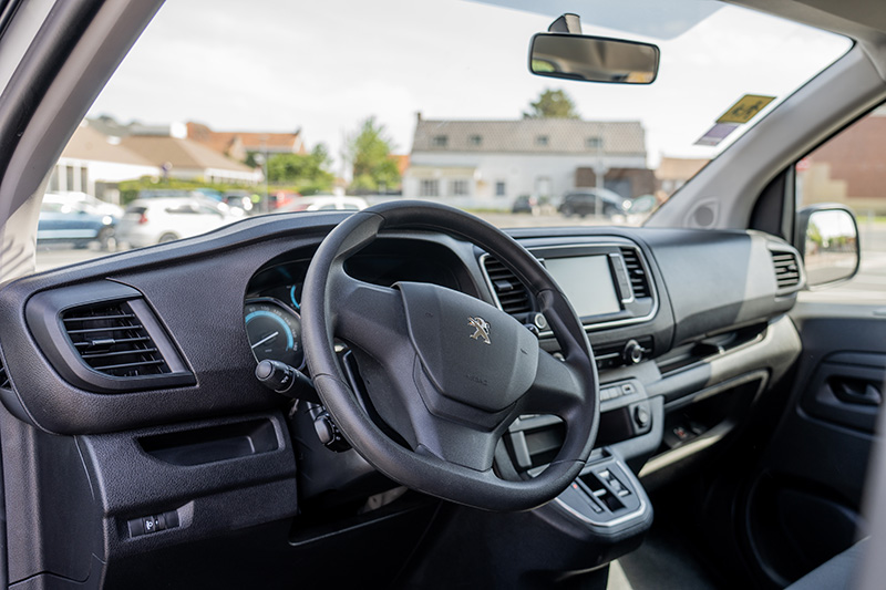 location-peugeot-e-expert-combi-07